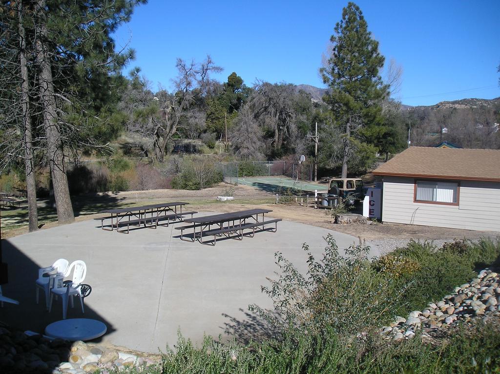 Oakzanita Springs Camping Resort Cottage 3 Descanso Eksteriør billede